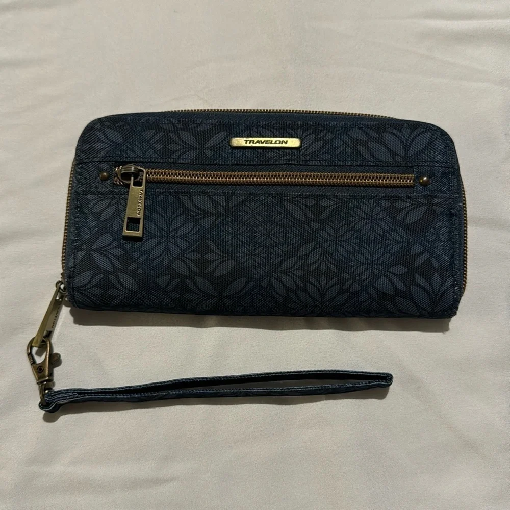 Travelon RFID Navy Blue Blocking Zip Around Wallet Credit Card Safety 4x7.5”